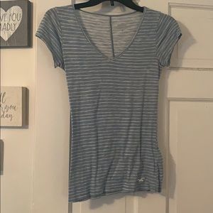 hollister slim fit tee shirt!